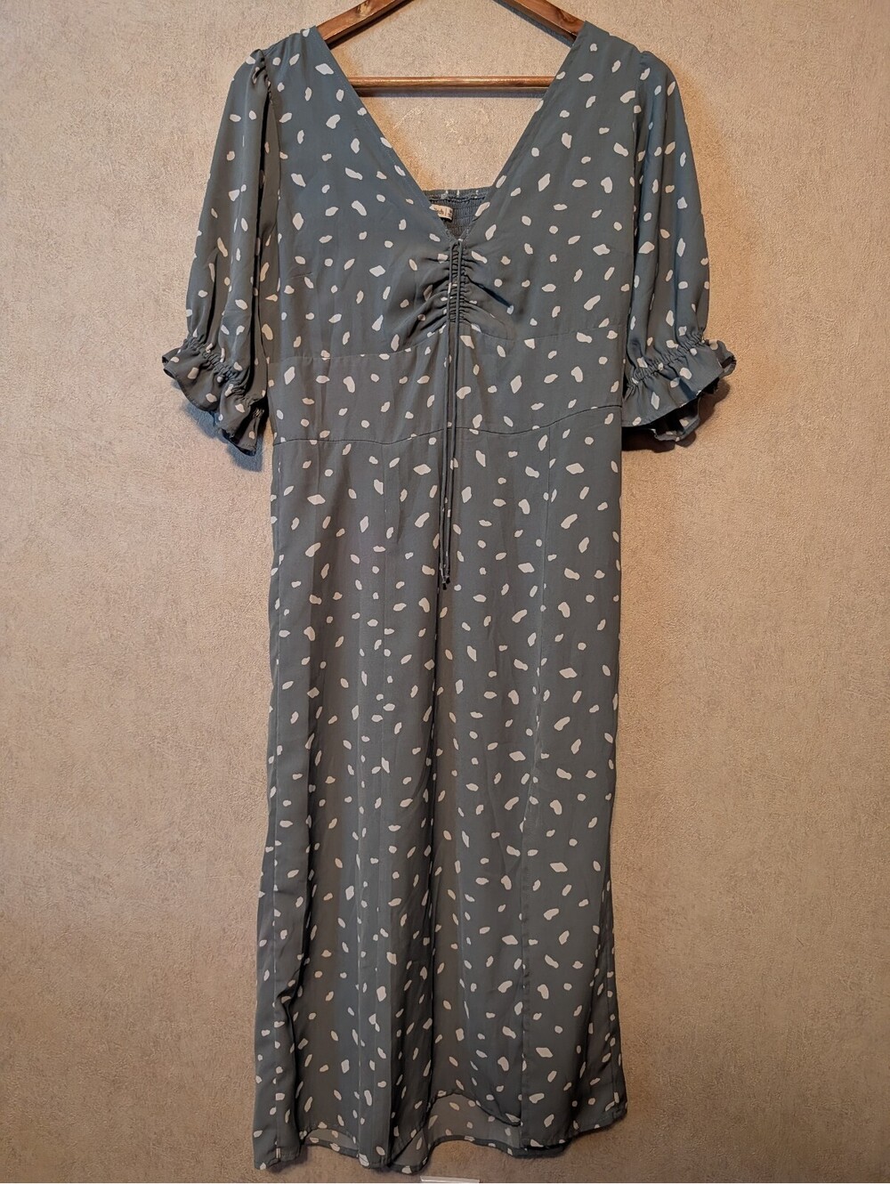 ABERCEOMBIE gray green spotted midi dress sz M